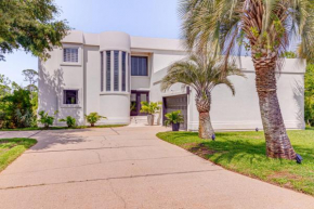 Luxe Gulf Breeze Home with Patios - 4 Mi to Beaches!